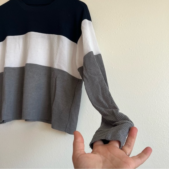 Hollister Womens Oversized Boyfriend Thermal Tee Blue Gray White Striped Crop XS - Picture 5 of 11